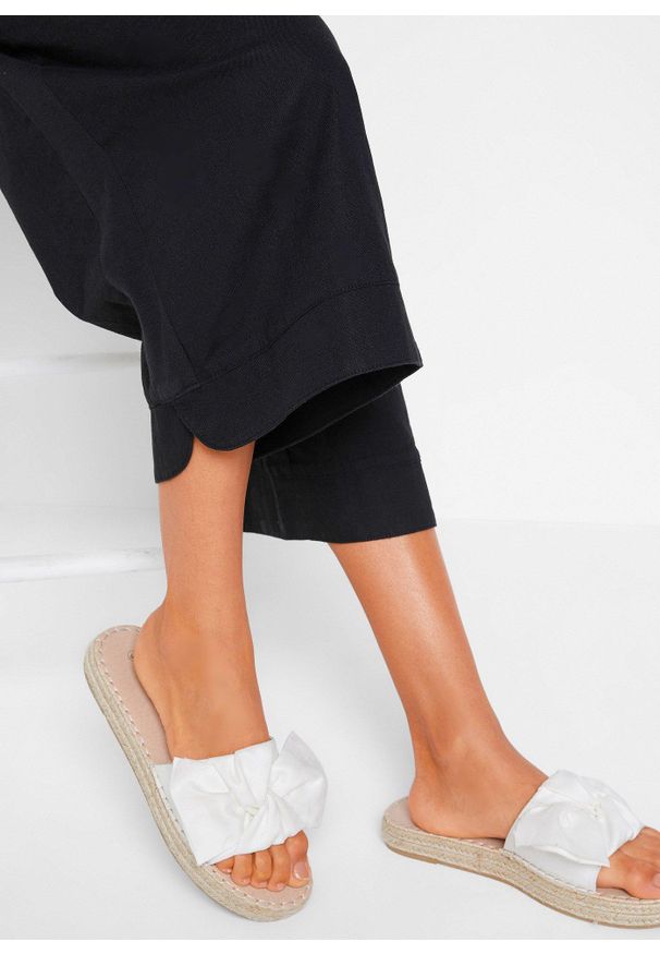 bonprix - Spodnie z mieszanki bawełny i lnu, dł. 3/4. Kolor: czarny. Materiał: bawełna, len. Wzór: prążki