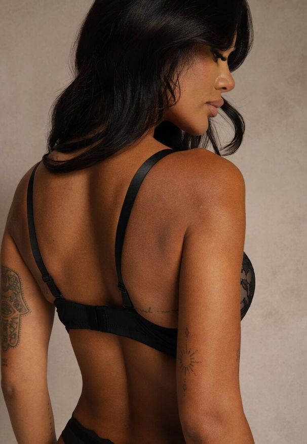 Renee - Czarno-Beżowy Biustonosz Ozdobiony Koronką i Kokardką Aqiany. Kolor: czarny. Materiał: koronka. Wzór: aplikacja, koronka