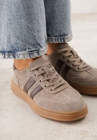 Renee - Beżowe Sneakersy ze Skóry Naturalnej z Geometrycznym Wzorem Zetisius. Okazja: na co dzień. Kolor: beżowy. Materiał: skóra. Wzór: geometria #6