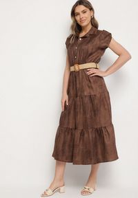 Born2be - Brązowa Sukienka Ozdobiona Plecionym Paskiem i Guzikami Filianea. Okazja: na co dzień. Kolor: brązowy. Materiał: jeans. Wzór: aplikacja. Styl: casual, elegancki #1