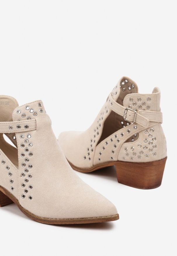 Born2be - Beżowe Botki na Obcasie w Stylu Kowbojek z Wycięciem i Nitami Eleavira. Okazja: na co dzień. Kolor: beżowy. Materiał: jeans. Obcas: na obcasie. Styl: elegancki, casual. Wysokość obcasa: średni