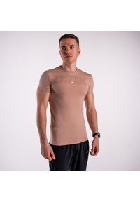 Koszulka slim DZIK® beżowa. Kolor: beżowy
