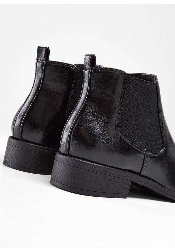 bonprix - Sztyblety. Kolor: czarny. Materiał: lakier, skóra