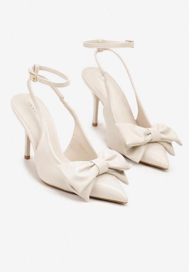 Renee - Beżowe Sandały Vices na Szpilce Slingback Ozdobione Kokardą Tilvanea. Okazja: na co dzień. Zapięcie: sprzączka. Kolor: beżowy. Wzór: aplikacja. Obcas: na szpilce. Styl: casual, elegancki
