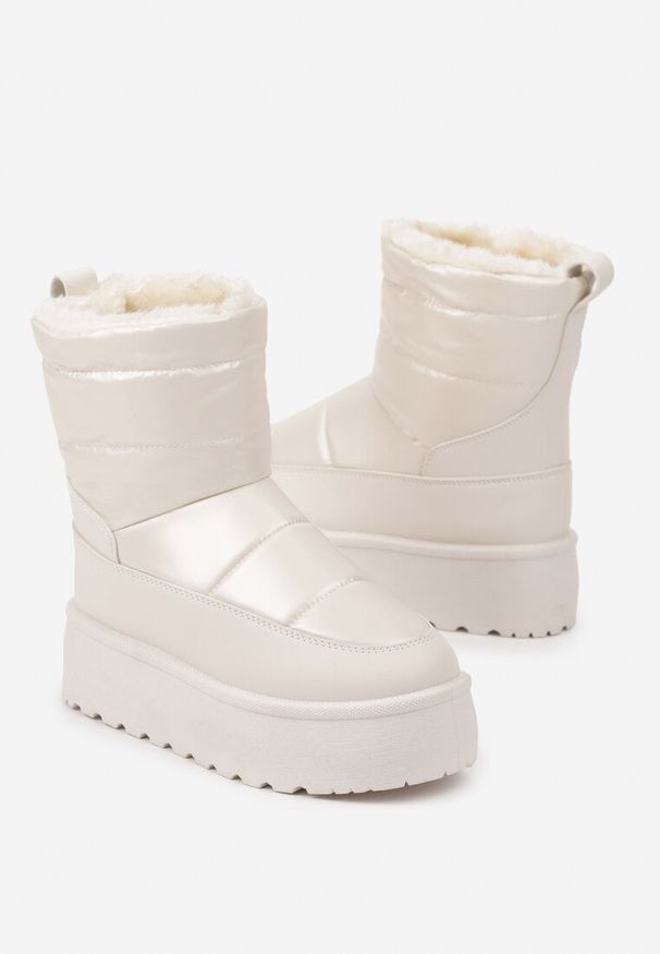 Born2be - Beżowe Pikowane Śniegowce Vices na Grubej Podeszwie Inoriah. Kolor: beżowy. Materiał: jeans. Styl: elegancki, klasyczny