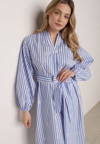 Born2be - Niebieska Pudełkowa Sukienka z Bawełny Zdobiona Haftem i Wiązanym Paskiem Nahssa. Okazja: do pracy, na co dzień, na spotkanie biznesowe, na spacer. Kolor: niebieski. Materiał: bawełna. Wzór: aplikacja, haft. Typ sukienki: proste. Styl: elegancki, biznesowy, casual #2