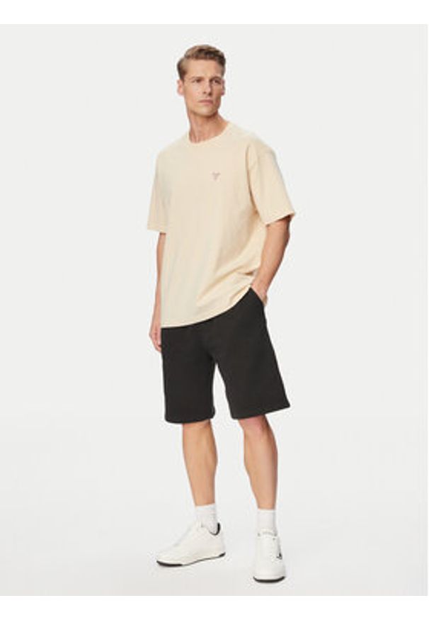 Guess Szorty materiałowe M6GD15 K3021 Czarny Regular Fit. Kolor: czarny. Materiał: bawełna