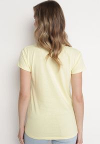 Born2be - Żółty Bawełniany T-shirt z Prostokątnym Nadrukiem i Brokatem Silpa. Kolor: żółty. Materiał: bawełna. Wzór: nadruk