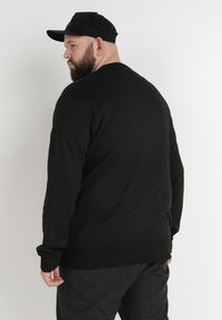 Born2be - Czarny Sweter Z Wełną Orameia. Kolekcja: plus size. Kolor: czarny. Materiał: wełna. Styl: klasyczny #3