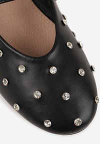 Renee - Czarne Balerinki Vices w Stylu Mary Jane z Ćwiekami i Skórzaną Wkładką Riladora. Okazja: na randkę. Zapięcie: pasek. Kolor: czarny. Materiał: skóra. Wzór: aplikacja. Styl: elegancki #6