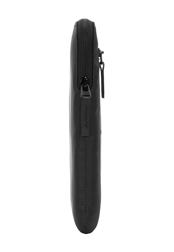 Wsuwka Incase Compact Sleeve in Flight Nylon - Pokrowiec z kieszenią MacBook Pro 14'' (M4/M3/M2/M1/2024-2021) czarny. Kolor: czarny. Materiał: nylon