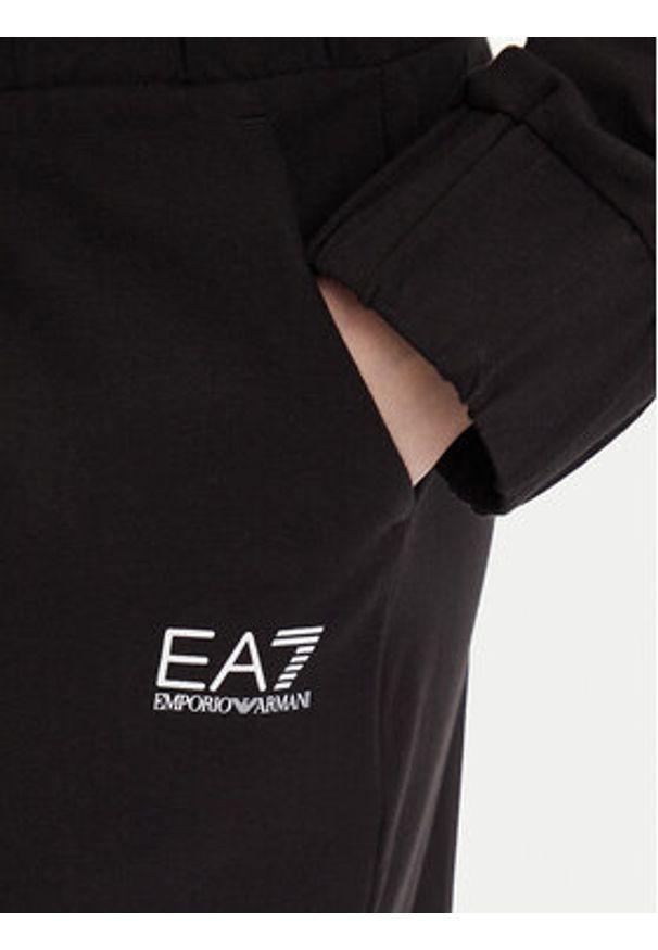 EA7 Emporio Armani Dres 7W000118 AF13135 UC001 Czarny Regular Fit. Kolor: czarny. Materiał: bawełna