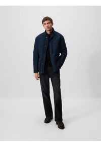 Reserved - Pikowana kurtka ze stójką - granatowy. Typ kołnierza: kołnierzyk stójkowy. Kolor: niebieski. Materiał: tkanina #1