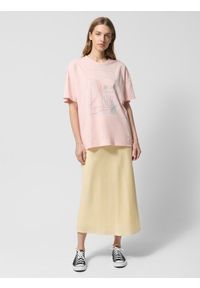 outhorn - T-shirt oversize z nadrukiem damski Outhorn - łososiowy. Kolor: różowy. Materiał: bawełna, dzianina. Wzór: nadruk