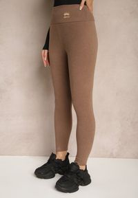 Renee - Brązowe Legginsy High Waist Ozdobione Aplikacją Sevirra. Okazja: do pracy, na spotkanie biznesowe, na co dzień. Stan: podwyższony. Kolor: brązowy. Długość: długie. Wzór: aplikacja. Styl: casual, elegancki, biznesowy #3