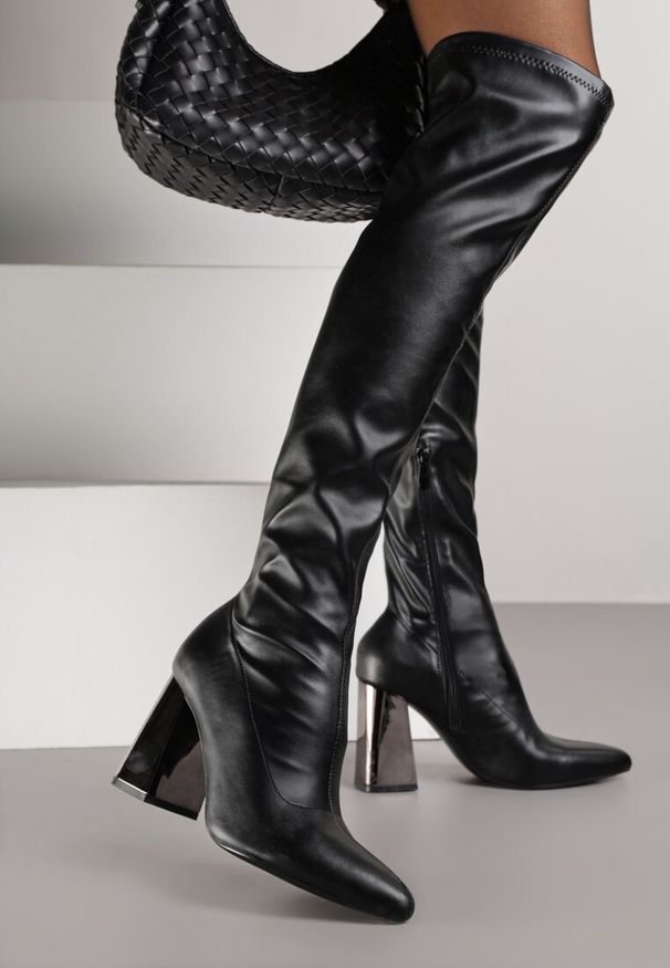 Born2be - Czarne Kozaki Vices na Metalicznym Słupku z Dopasowaną Cholewką za Kolano Tidvira. Okazja: do pracy, na co dzień, na spotkanie biznesowe. Kolor: czarny. Szerokość cholewki: normalna. Wysokość cholewki: za kolano. Materiał: skóra. Sezon: jesień. Obcas: na słupku. Styl: elegancki, biznesowy, klasyczny, casual. Wysokość obcasa: średni