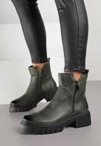Renee - Zielone Botki do Kostki z Suwakiem na Grubej Podeszwie z Tłoczeniami Redvira. Kolor: zielony. Materiał: satyna, jeans, skóra. Styl: elegancki