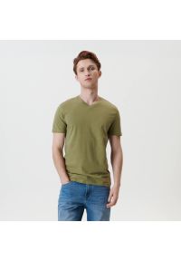 Sinsay - Koszulka basic - Brązowy. Kolor: brązowy