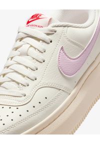 Nike - NIKE COURT VISION ALTA TRK3 Sneakersy damskie. Okazja: na spacer, na co dzień. Kolor: kremowy. Materiał: skóra, syntetyk, materiał. Model: Nike Court. Sport: turystyka piesza #8