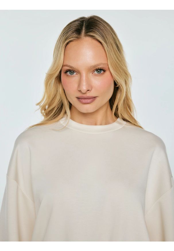 Big-Star - Bluza damska z wiskozy kremowa Lunara 102. Okazja: do domu. Kolor: kremowy. Materiał: wiskoza. Długość: długie. Styl: sportowy, elegancki