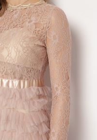Born2be - Beżowa Maxi Sukienka Rozkloszowana z Koronkową Górą i Tiulowymi Falbankami Firina. Typ kołnierza: kołnierz z falbankami. Kolor: beżowy. Materiał: tiul, koronka. Długość: maxi #6