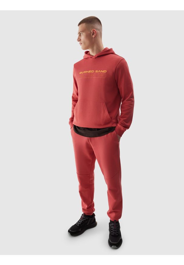 4f - 4F Spodnie dresowe joggery męskie - różowe XL. Kolor: różowy. Materiał: dresówka. Wzór: gładki, ze splotem. Sport: fitness