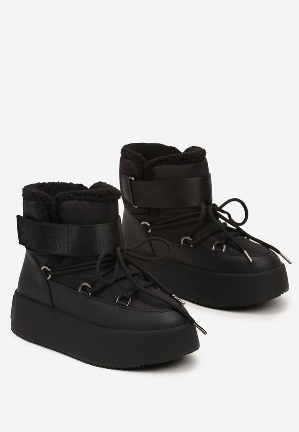 Born2be - Czarne Śniegowce na Platformie Ocieplone Futerkiem z Zapięciem na Rzep Soriva. Zapięcie: rzepy. Kolor: czarny. Materiał: futro. Obcas: na platformie. Styl: elegancki