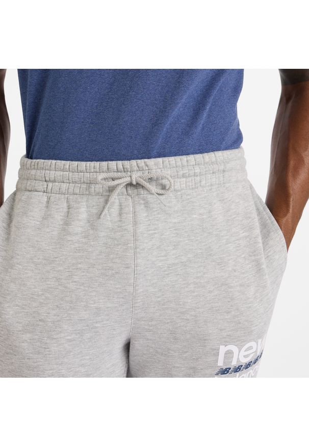 Spodnie męskie New Balance MP51940AG – szare. Kolor: szary. Materiał: poliester, bawełna, dresówka, materiał. Wzór: napisy