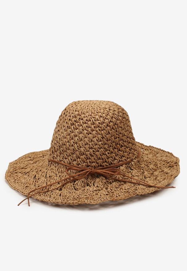 Renee - Ciemnobeżowy Szeroki Casualowy Kapelusz z Plecionki Ozdobiony Sznurkiem Nohsi. Kolor: beżowy. Materiał: jedwab. Wzór: aplikacja. Sezon: lato. Styl: casual