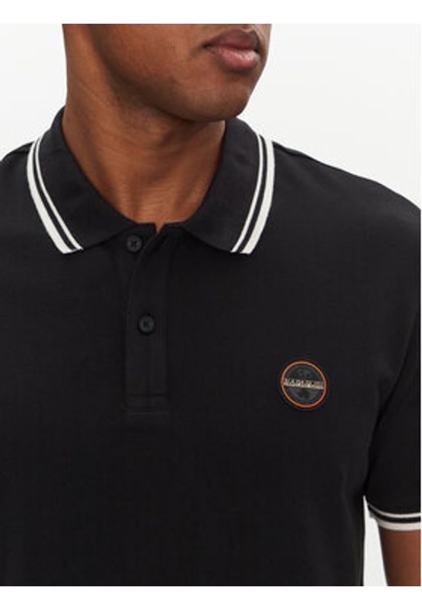 Napapijri Polo E-Macas NP0A4ID59411 Czarny Regular Fit. Typ kołnierza: polo. Kolor: czarny. Materiał: bawełna