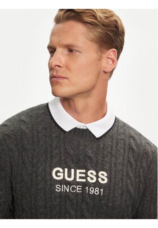 Guess Sweter M4BR11 Z3HA2 Szary Regular Fit. Kolor: szary. Materiał: syntetyk