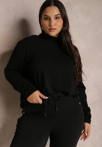 Renee - Czarna Bluzka z Półgolfem Zdobionym Haftem Savku. Okazja: na co dzień. Kolekcja: plus size. Kolor: czarny. Materiał: bawełna, tkanina. Długość: długie. Wzór: aplikacja, haft. Styl: casual, klasyczny #4