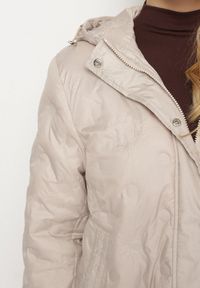 Born2be - Beżowa Pikowana Kurtka Przejściowa z Kapturem Arivitte. Okazja: na co dzień. Typ kołnierza: kaptur. Kolekcja: plus size. Kolor: beżowy. Materiał: jeans. Styl: casual, elegancki #6