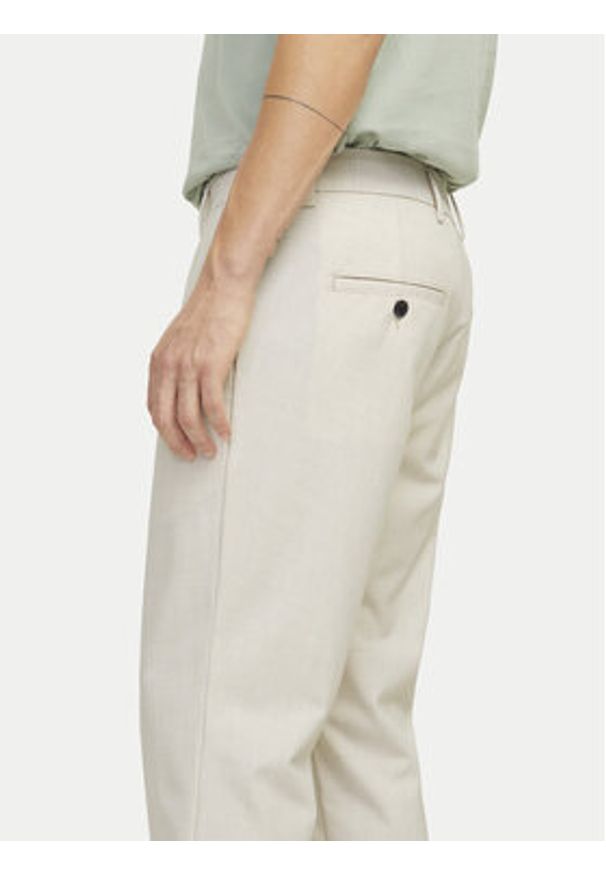 Jack & Jones Chinosy Marco 12193553 Beżowy Slim Fit. Kolor: beżowy. Materiał: syntetyk