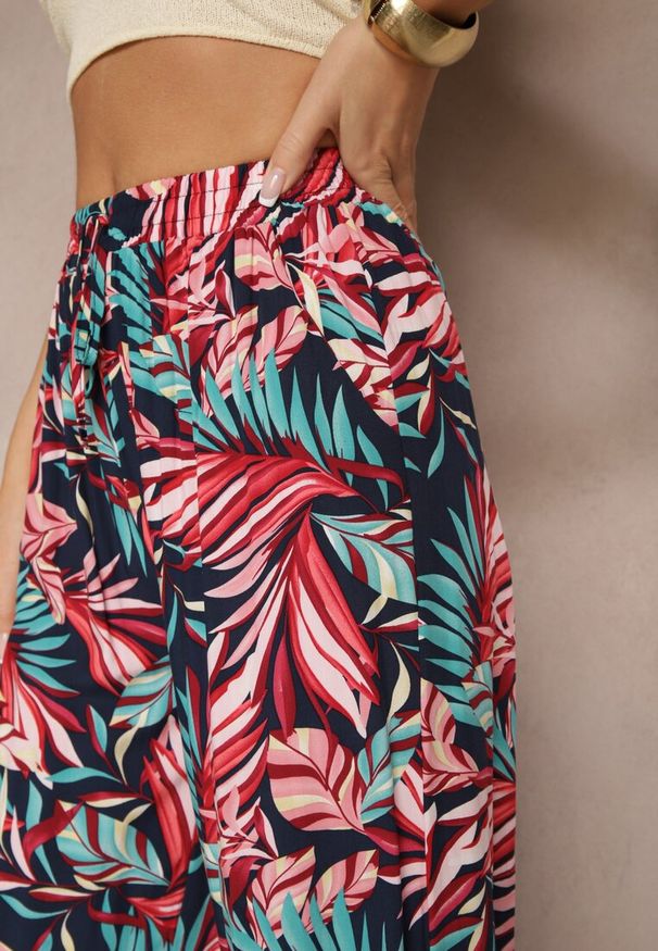 Renee - Granatowo-Czerwone Spodnie z Bawełny o Szerokim Kroju High Waist w Liście Edirive. Okazja: na spotkanie biznesowe. Stan: podwyższony. Kolor: niebieski. Materiał: bawełna. Sezon: lato. Styl: klasyczny, biznesowy, elegancki