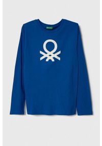 United Colors of Benetton longsleeve bawełniany dziecięcy kolor niebieski z nadrukiem. Kolor: niebieski. Materiał: bawełna. Długość rękawa: długi rękaw. Wzór: nadruk. Styl: klasyczny #1