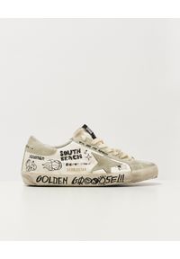 GOLDEN GOOSE - Skórzane sneakersy Superstar z grafiką. Kolor: biały. Materiał: skóra. Szerokość cholewki: normalna. Wzór: aplikacja, napisy