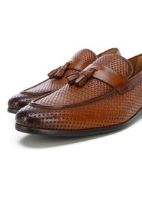 Wittchen - Męskie mokasyny skórzane z plecionką i chwostami brązowe. Kolor: brązowy. Materiał: skóra. Wzór: aplikacja. Sezon: lato. Obcas: na obcasie. Styl: elegancki. Wysokość obcasa: średni #8