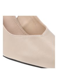 Czółenka damskie Vinceza, cholewka ze skóry ekologicznej o gładkim wykończeniu elegancki fason z wycięciem po boku, beżowe, 62288. Okazja: na spotkanie biznesowe. Zapięcie: pasek. Kolor: beżowy. Szerokość cholewki: normalna. Wzór: gładki. Materiał: skóra ekologiczna. Obcas: na obcasie. Styl: elegancki. Wysokość obcasa: średni #3