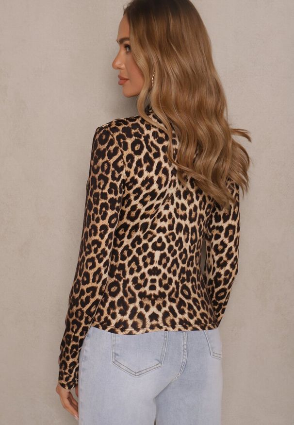 Renee - Panterkowa Bluzka z Marszczeniem Przy Zabudowanym Dekolcie Nivana. Okazja: na co dzień. Materiał: jeans, wiskoza. Styl: klasyczny, elegancki, casual