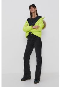 Tommy Jeans Kurtka puchowa damska kolor zielony zimowa. Okazja: na co dzień. Typ kołnierza: kaptur. Kolor: zielony. Materiał: puch. Sezon: zima. Styl: casual