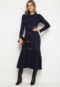 Born2be - Granatowa Taliowana Sukienka z Wiskozą z Guzikami i Rozkloszowanym Dołem Faratila. Okazja: na co dzień. Kolor: niebieski. Materiał: wiskoza. Styl: klasyczny, casual, elegancki #7