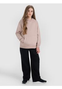 4f - 4F Bluza dresowa nierozpinana z kapturem dziewczęca - beżowa 128 (7-8 lat). Okazja: na co dzień. Typ kołnierza: kaptur. Kolor: beżowy. Materiał: dresówka. Wzór: gładki, ze splotem. Sezon: lato. Styl: casual, sportowy #2