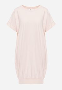 Renee - Jasnoróżowa T-shirtowa Sukienka Pudełkowa z Elastycznej Bawełny Ellensa. Kolor: różowy. Materiał: bawełna. Styl: wakacyjny. Długość: mini #2