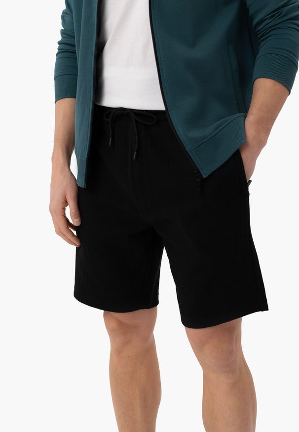 Volcano - M-JANI. Kolor: czarny. Materiał: tkanina, bawełna, materiał, dresówka. Długość: krótkie. Styl: klasyczny, sportowy