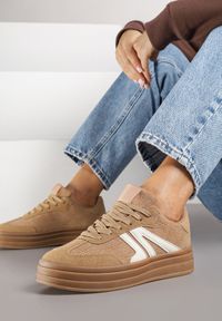 Renee - Ciemnobeżowe Sneakersy Tenisówki na Platformie z Tłoczeniem i Geometrycznym Motywem Kialie. Okazja: na co dzień. Kolor: beżowy. Wzór: geometria. Obcas: na platformie