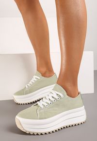 Renee - Jasnozielone Trampki Sneakersy na Platformie z Ozdobnym Bieżnikiem Dimorie. Nosek buta: okrągły. Zapięcie: sznurówki. Kolor: zielony. Obcas: na platformie. Wysokość obcasa: średni #1