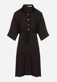 Born2be - Czarna Sukienka Koszulowa z Wiskozy z Kołnierzykiem i Wiązaniem Nanieria. Okazja: na co dzień. Kolor: czarny. Materiał: wiskoza. Długość rękawa: krótki rękaw. Typ sukienki: koszulowe. Styl: boho, casual #5