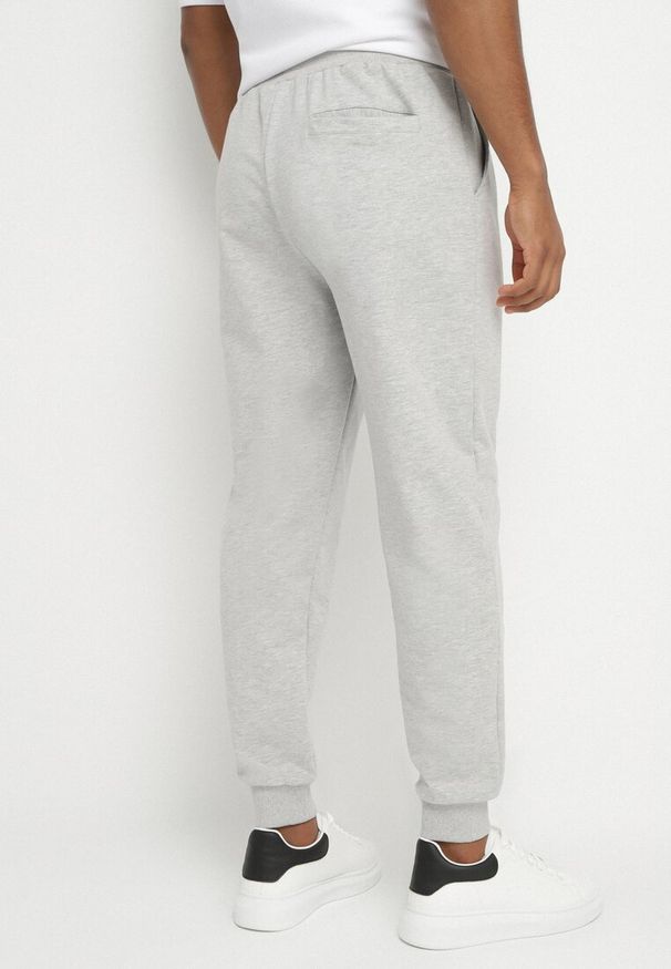Born2be - Jasnoszare Spodnie Dresowe ze Ściągaczami z Bawełną Paladira. Kolor: szary. Materiał: bawełna, dresówka