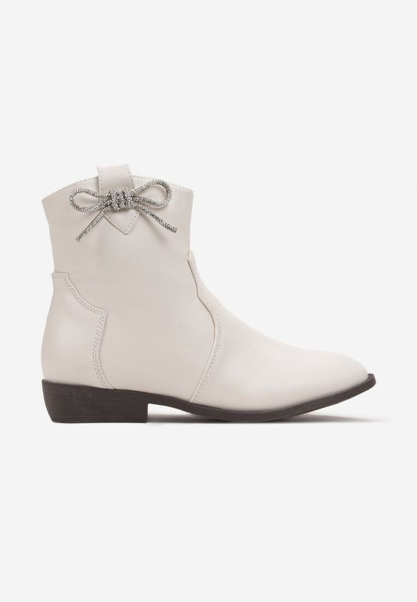 Born2be - Białe Botki z Kokardką w Cyrkonie Schmisa. Okazja: na imprezę, na co dzień. Kolor: biały. Materiał: jeans. Styl: casual, elegancki